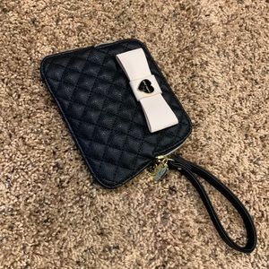 Pre-owned Betsy Johnson wristlet